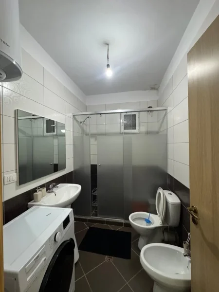 Tirane, jepet me qera 2+1+Ballkon Kati 4, 110 m² 400 € (loni ligori)