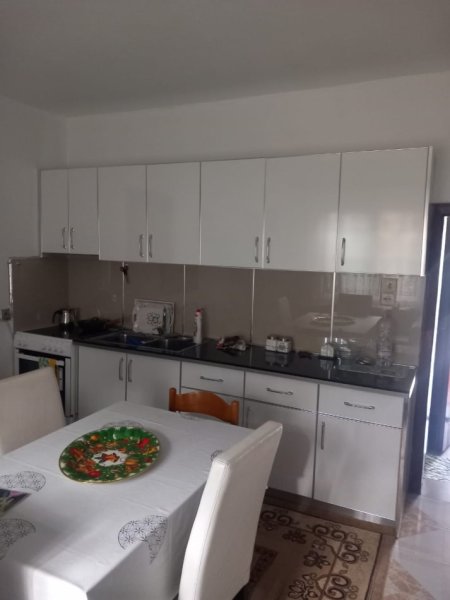 Tirane, jepet me qera shtepi 2+1+Ballkon , 110 m² 299 € i diskutushem