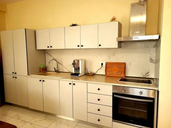 Durres, jepet me qera apartament 1+1+Ballkon Kati 3, 400 € (Plazh Durres)