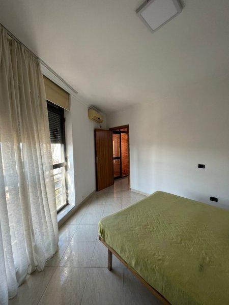 Tirane, jepet me qera apartament 2+1 Kati 10, 61 m² 600 € 