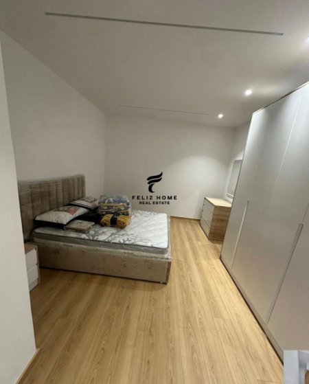 Tirane, jepet me qera apartament 1+1 Kati 1, 57 m² 700 € (ZOGU I ZI)