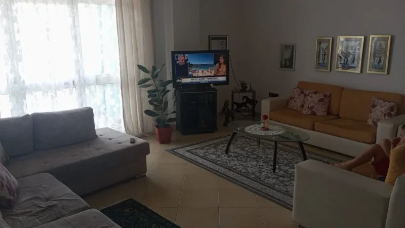 Tirane, jepet me qera apartament 2+1 Kati 8, 115 m² 450 € (Rruga Stefan Shundi)