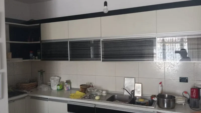 Tirane, jepet me qera apartament 2+1 Kati 8, 115 m² 450 € (Rruga Stefan Shundi)