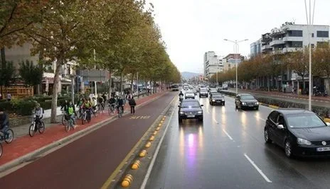 Tirane, jepet me qera ambjent biznesi Kati 0, 54 m² 600 € (Laprake)