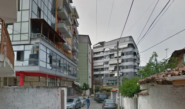 Tirane, jepet me qera ambjent biznesi Kati 9, 88 m² 900 € (Rruga Tefta Teshko)