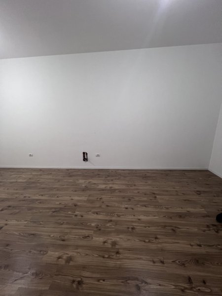 Tirane, jepet me qera apartament 1+1+Ballkon Kati 4, 74 m² 550 € (Liqeni Thate)