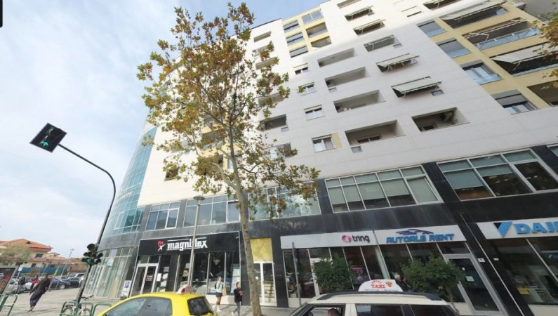 Tirane, jepet me qera garsonier 1+1 Kati 2, 800 € (Pallati me Shigjeta, Bulevardi Bajram Curri)