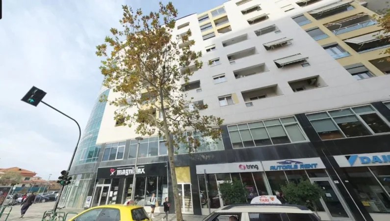 Tirane, jepet me qera garsonier 1+1 Kati 2, 800 € (Pallati me Shigjeta, Bulevardi Bajram Curri)
