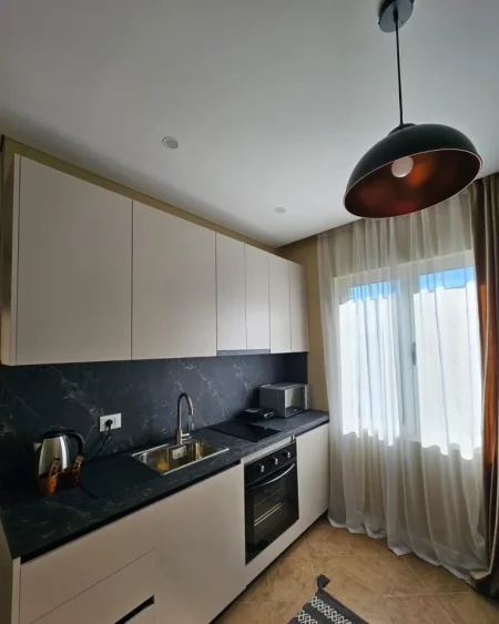 Tirane, jepet me qera apartament 1+1+Ballkon Kati 2, 65 m² 550 € (Stacioni i trenit , te hipoteka)