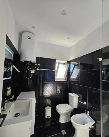 Tirane, jepet me qera apartament 1+1+Ballkon Kati 2, 65 m² 550 € (Stacioni i trenit , te hipoteka)