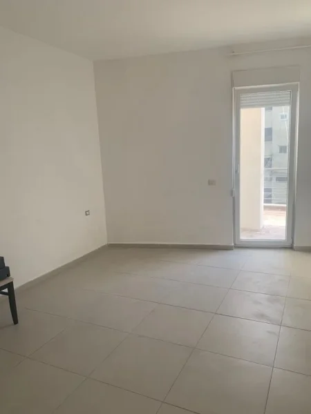 Durres, jepet me qera Kati 1, (Ish Rajoni Policise)