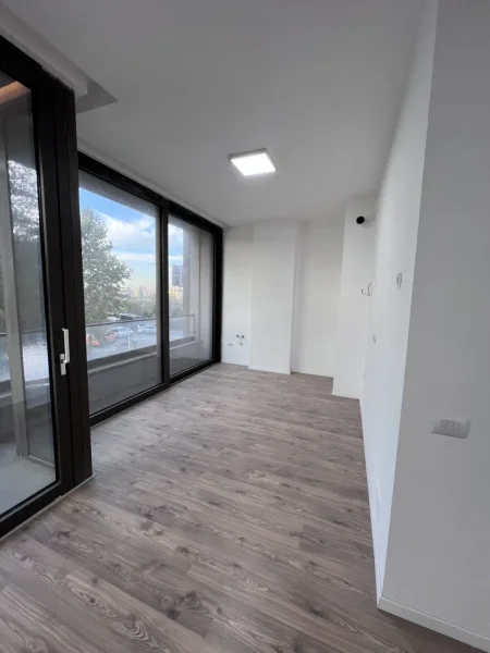 Tirane, jepet me qera apartament 2+1+Aneks+Ballkon Kati 2, 120 m² 1.000 € (Liqeni Thate)