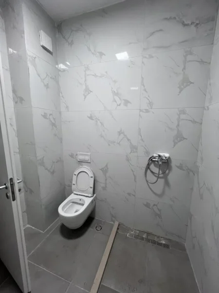 Tirane, jepet me qera apartament 2+1+Aneks+Ballkon Kati 2, 120 m² 1.000 € (Liqeni Thate)