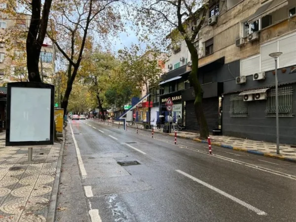 Tirane, shitet dyqan Kati 0, 40 m² 400.000 € (Myslym Shyri)