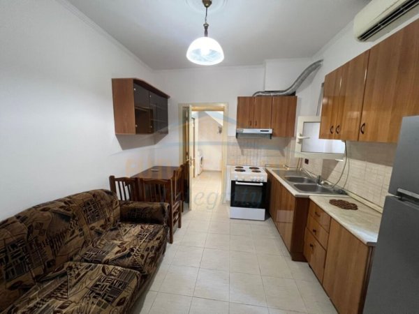 Tirane, jepet me qera apartament 1+1 Kati 1, 53 m² 430 € (Bulevardi Zogu i Zi)
