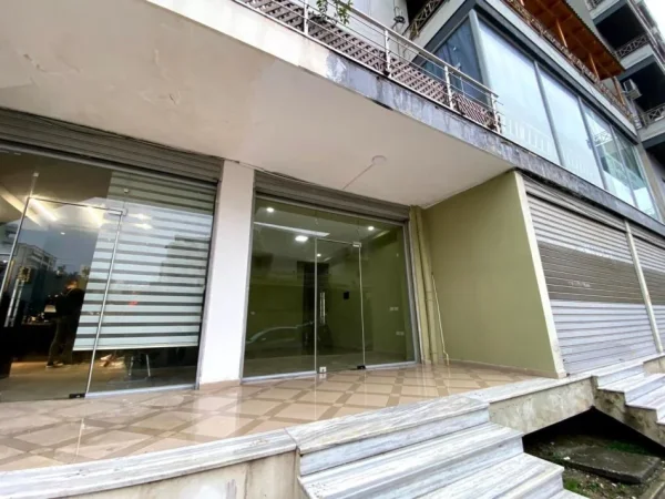 Durres, jepet me qera ambjent biznesi Kati 0, 33 m² 300 € (Rruga Pavaresia)