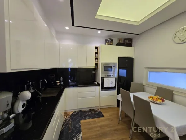 Tirane, shitet apartament 2+1+Ballkon Kati 2, 147 m² 310.000 € (KOPSHTI BOTANIK)