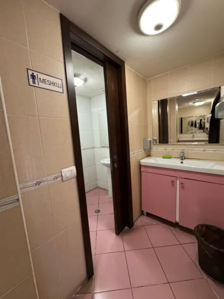 Durres, shitet ambjent biznesi Kati 0, 133 m² 290.000 € (Rruga Adria)