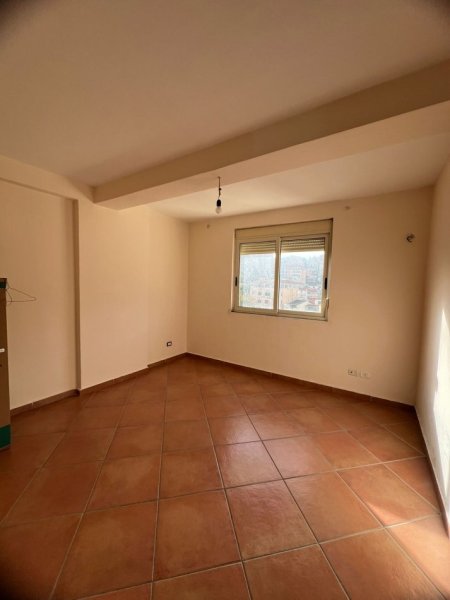 Durres, shitet apartament 2+1+Aneks+Ballkon Kati 8, 107 m² 192.000 € (Gjykata)