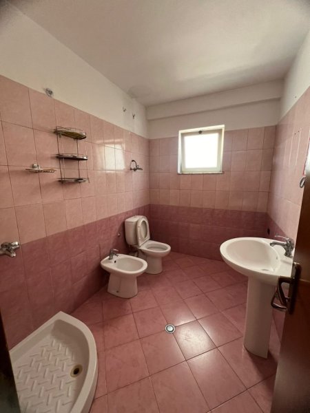 Durres, shitet apartament 2+1+Aneks+Ballkon Kati 8, 107 m² 192.000 € (Gjykata)