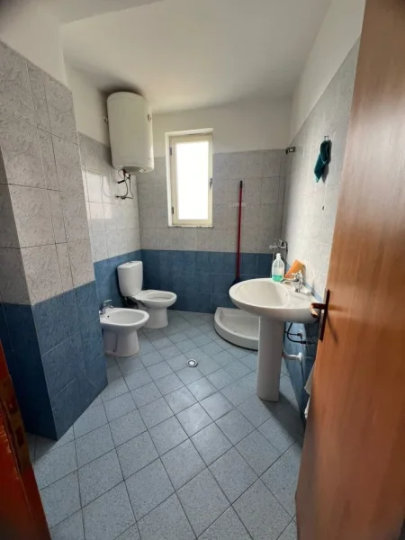 Durres, shitet apartament 2+1+Aneks+Ballkon Kati 8, 107 m² 192.000 € (Gjykata)