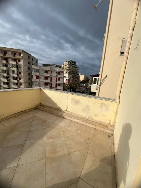 Durres, shitet apartament 2+1+Aneks+Ballkon Kati 8, 107 m² 192.000 € (Gjykata)