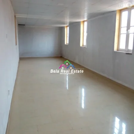 Tirane, jepet me qera dyqan Kati 0, 38 m² 500 € (Bulevardi Bajram Curri)