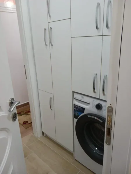 Tirane, jepet me qera apartament 1+1+Ballkon Kati 5, 55 m² 550 € (BLLOKU I AMBASADAVE)