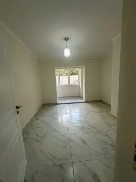 Tirane, jepet me qera zyre Kati 1, 80 m² 550 € (Vasil Shanto)