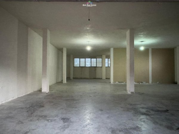 Tirane, jepet me qera magazine Kati 0, 480 m² 1.200 € (Kashar)