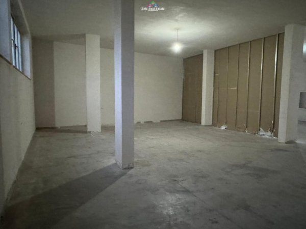 Tirane, jepet me qera magazine Kati 0, 480 m² 1.200 € (Kashar)