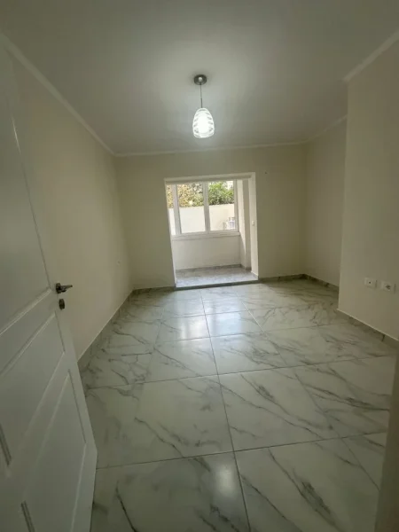 Tirane, jepet me qera zyre Kati 0, 78 m² 550 € (vasil shanto)