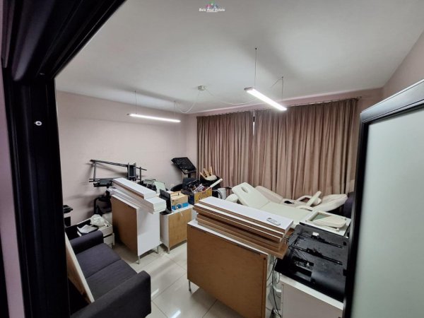 Tirane, jepet me qera ambjent biznesi Kati 2, 100 m² 1.200 € (kinostudio)