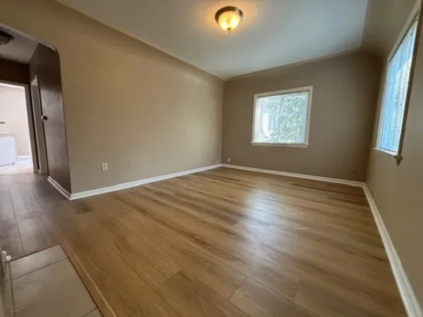 Tirane, jepet me qera zyre Kati 2, 110 m² 700 € (porcelan)