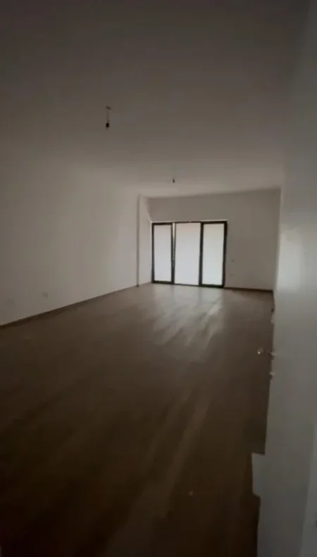 Tirane, jap me qera zyre Kati 2, 125 m² 620 € (rruga e dibres)