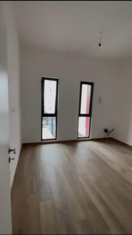 Tirane, jap me qera zyre Kati 2, 125 m² 650 € (rruga e dibres)