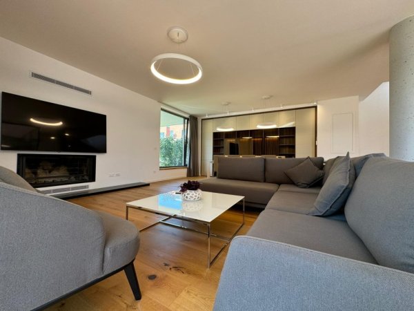 Tirane, shitet Vile 4+1 , 390 m² (TEG)