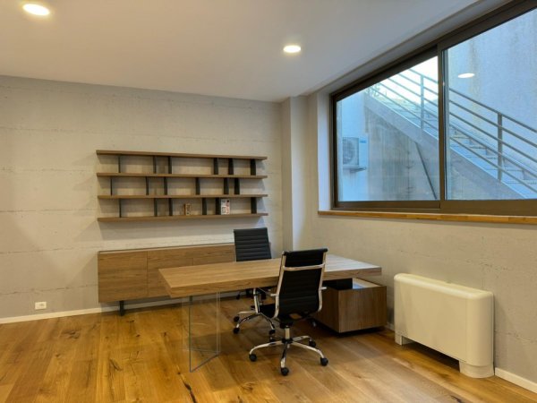 Tirane, shitet Vile 4+1 , 390 m² (TEG)