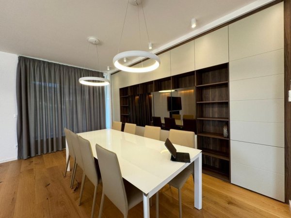 Tirane, shitet Vile 4+1 , 390 m² (TEG)
