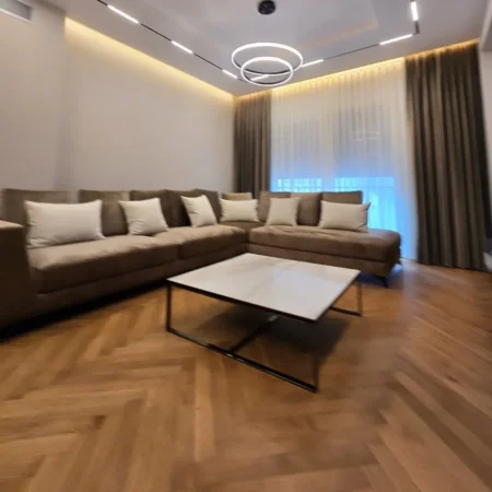 Tirane, shitet apartament 3+1 , 150 m² (Rruga e Kosovareve)