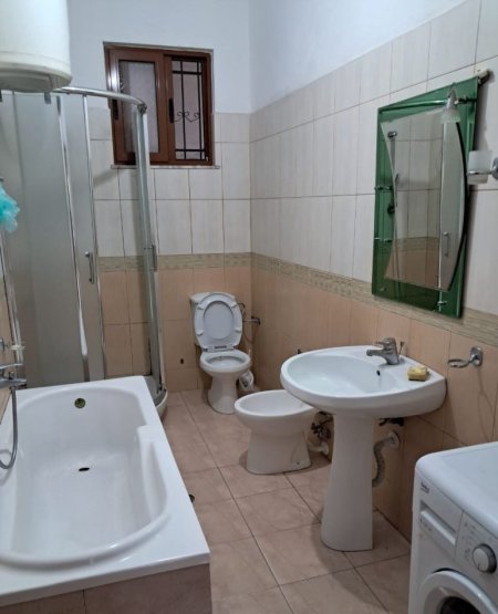 Tirane, jepet me qera Vile 1+1+Ballkon Kati 0, 74 m² 300 € (Rruga Ymer Sllaku)