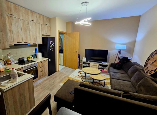 Tirane, jepet me qera apartament 1+1+Ballkon Kati 8, 65 m² 600 € (Kompleksi Kontakt, 21 Dhjetori)