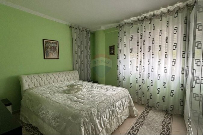 Tirane, jepet me qera apartament 2+1 , 600 € (Astir)