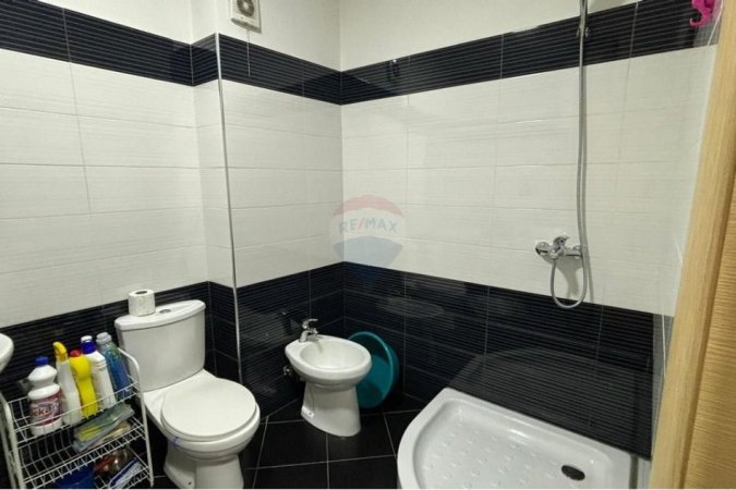 Tirane, jepet me qera apartament 2+1 , 600 € (Astir)