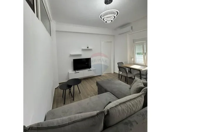 Tirane, jepet me qera apartament 2+1 , 500 € (Astir)