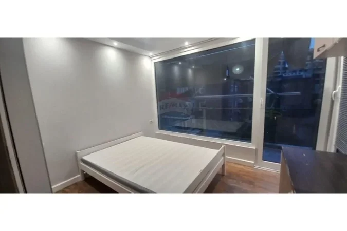 Tirane, jepet me qera apartament 3+1 , 700 € (21 Dhjetori)