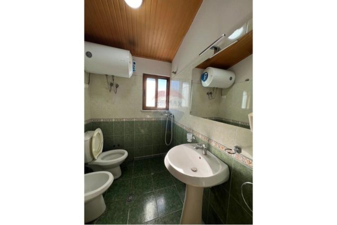 Tirane, jepet me qera apartament 1+1 , 420 € (Fusha e Aviacionit)