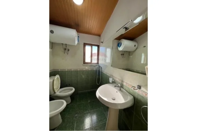 Tirane, jepet me qera apartament 1+1 , 420 € (Fusha e Aviacionit)