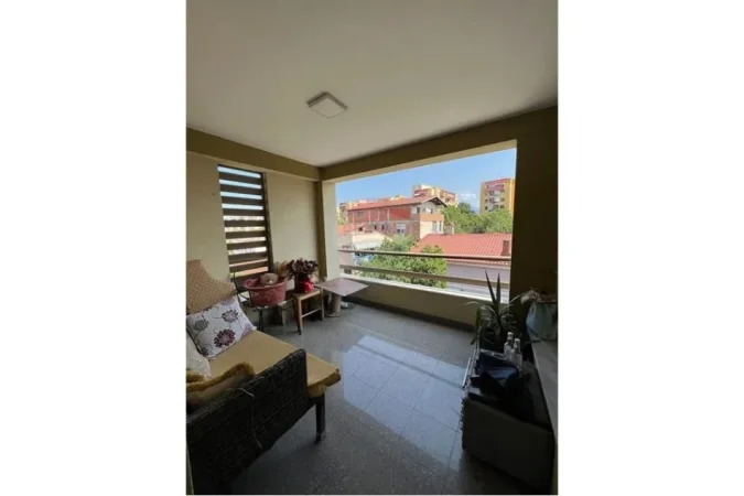 Tirane, jepet me qera apartament 1+1 , 420 € (Fusha e Aviacionit)