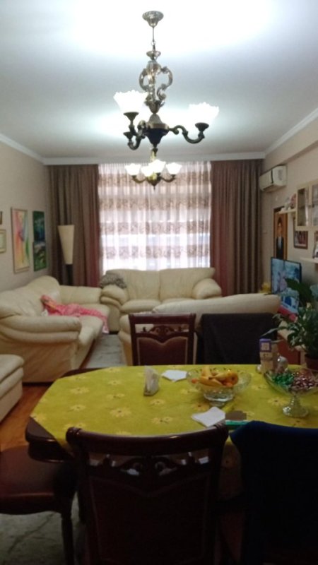 Tirane, shitet apartament 2+1 me Hipoteke. Kati 5, Sip 120 m² . Cmimi 260.000 Euro.(Komuna e Parisit, Prane Kika 1)